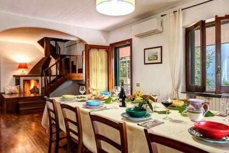 מסה לוברנסה Gocce Villas - Villa De Flores Country Style Villa With Pool מראה חיצוני תמונה