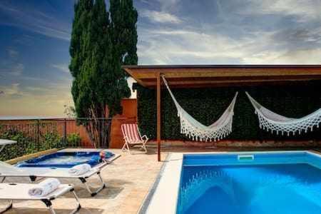 מסה לוברנסה Gocce Villas - Villa De Flores Country Style Villa With Pool מראה חיצוני תמונה
